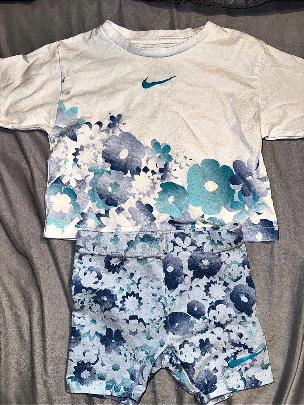 Nike Kids Floral Matching Set in Blue & White